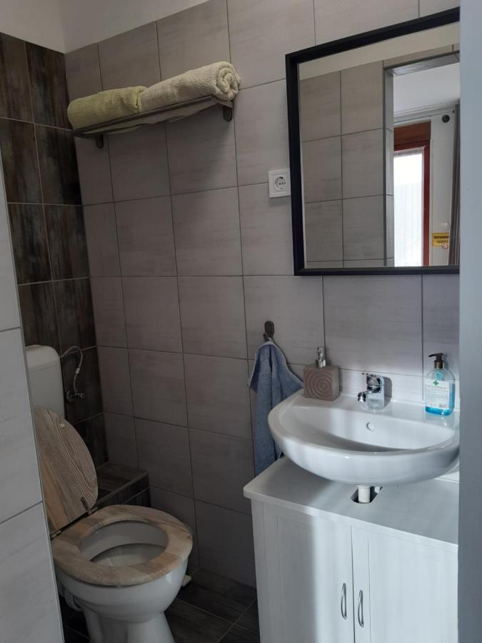Nora Apartman Gyula Bagian luar foto